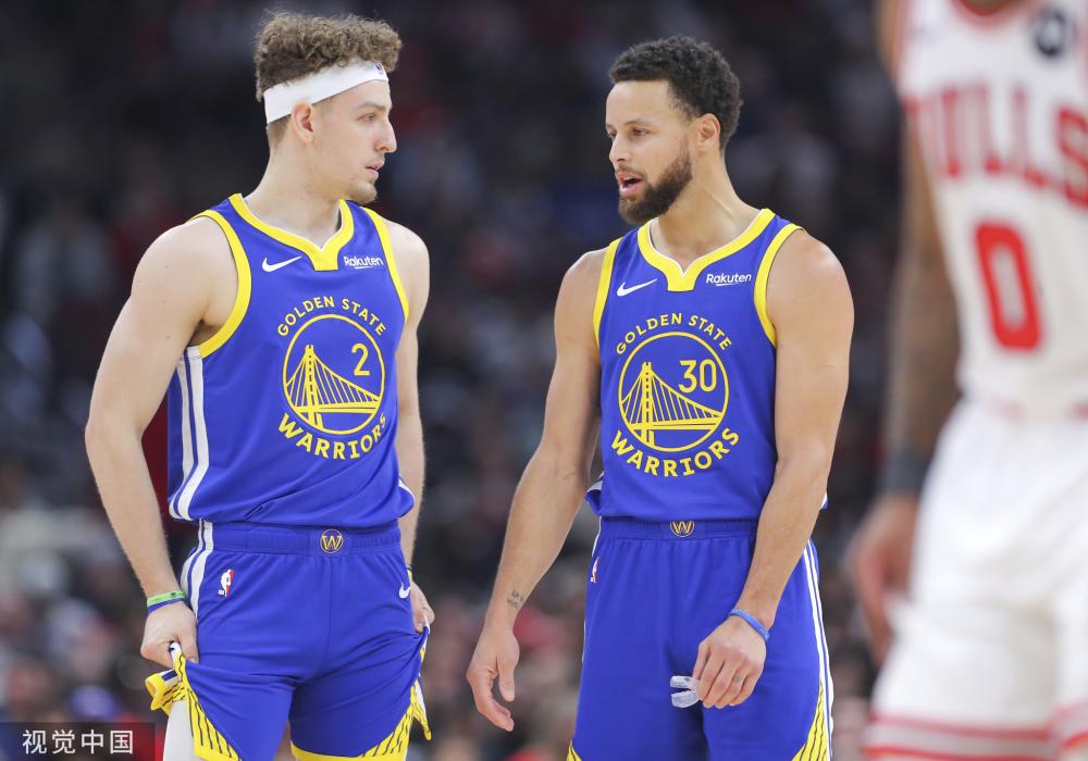 的他面带微 的他面带微